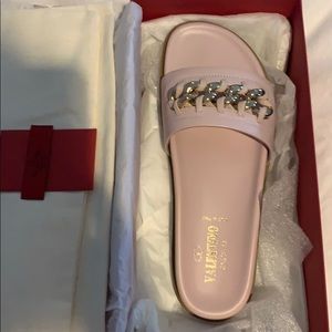 Valentino chain detail slides